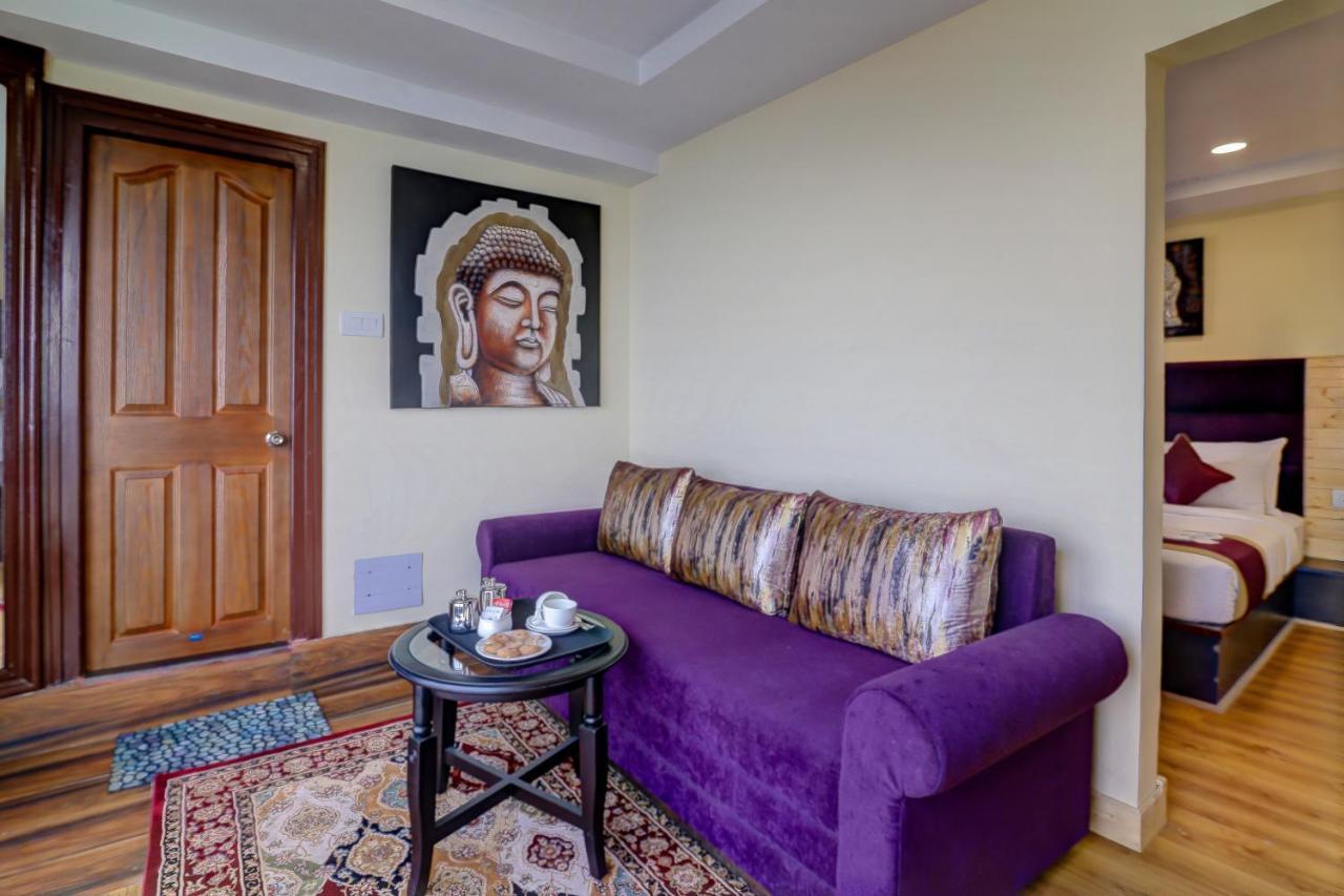 Hotel Sumitel 500 Meters From Mall Road 4*